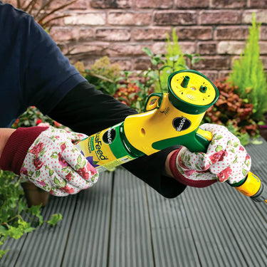 Miracle-Gro Liqua Feed Advanced All Purpose Plant Food Starter Kit Refill & Gun